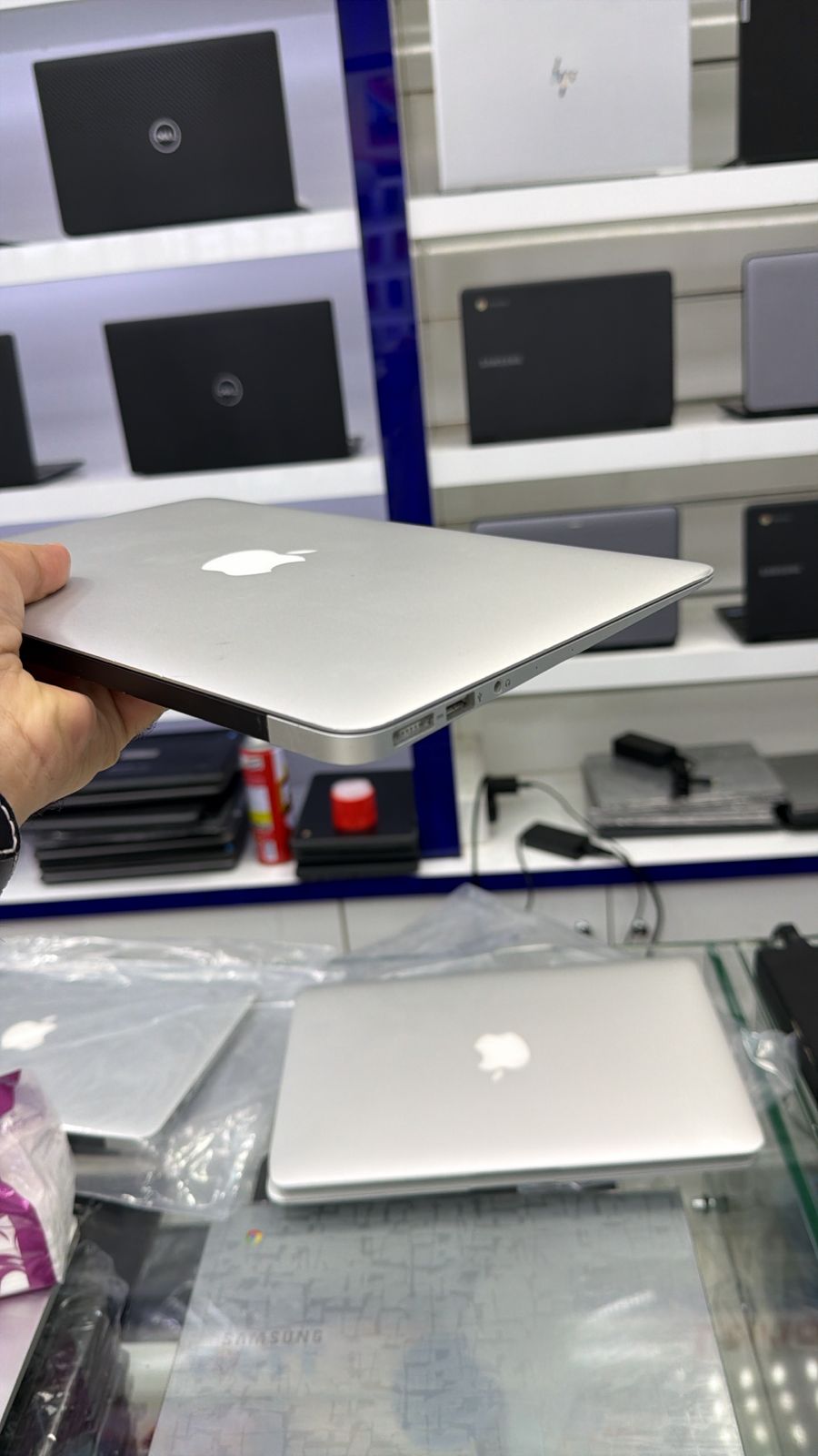 Apple MacBook AIR 2015, Core i5 , 8GB RAM , 128 GB SSD